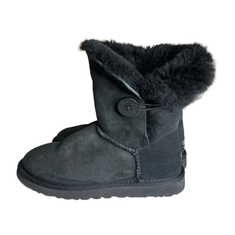 Ugg Women's Bailey One Button Suede Black Winter Boots Size 6